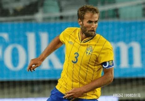 瑞典史上最佳后卫与永贝里动手，和伊布狂欢，当教练一塌糊涂