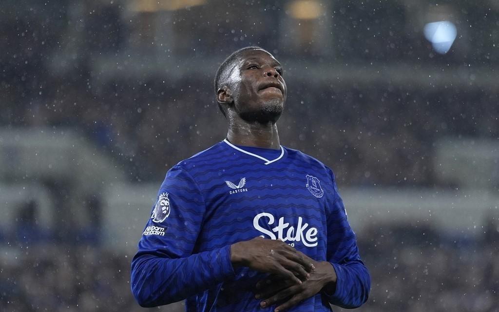 埃弗顿巴里：我朋友在酋长球场遇袭，阿