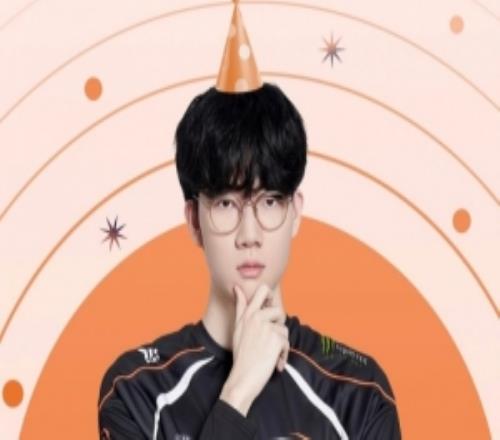 Viper选手生日！HLE官方晒照送出祝福