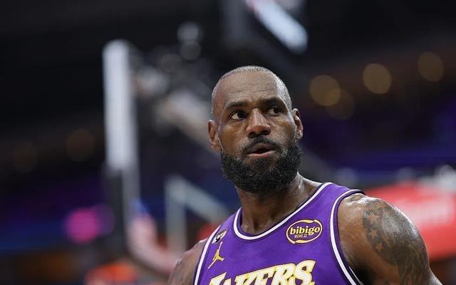 詹姆斯赛季最佳比赛，送给老对手杜兰