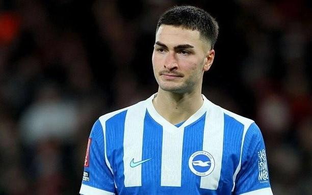 天空：巴黎FC有意布莱顿中卫科波拉，但