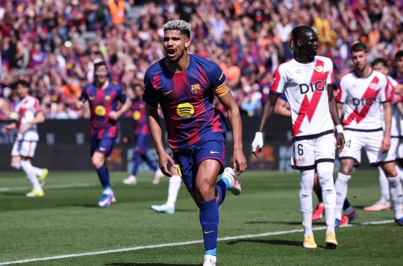 西甲最新积分战报：巴萨险胜，皇马逆袭