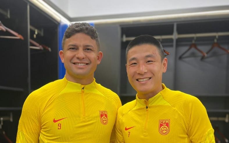 艾克森评中国男足：郑智很厉害，能当国