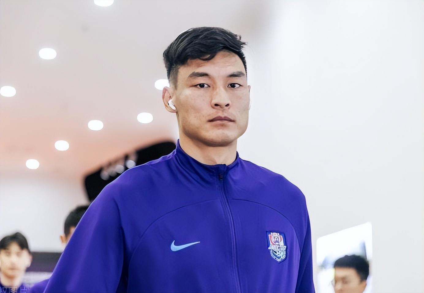 韩鹏飞已跟着蓉城冬训，为何网传他要回到津门虎，背后原因找到了