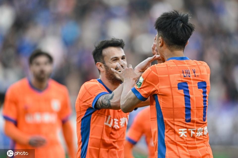 中超：山东泰山51大胜三镇！卡扎2球仍