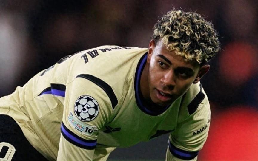 亚马尔遭嘲讽：切尔西球迷高呼“亚马尔只能给埃斯特旺提鞋”