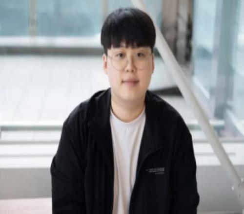 KT辅助Peter更推：想交手FLY的Quad，这是我第一次来机场