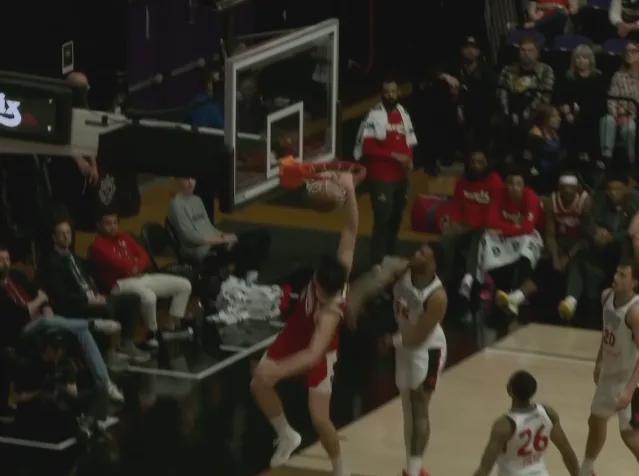 17+11！杨瀚森大帽富尔茨！这可是NBA状