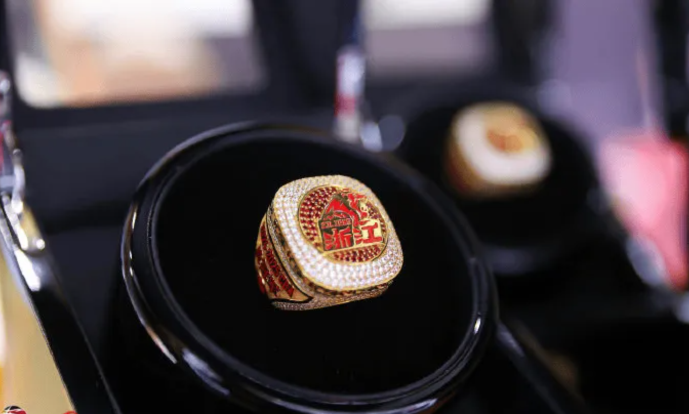 广厦队CBA总冠军戒指曝光！球迷：怎么像是浙江队夺冠一样呢