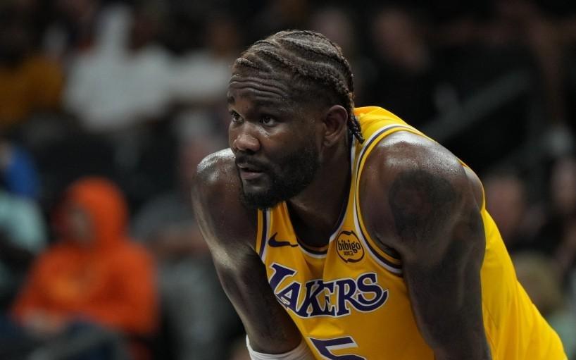 记者：湖人未将艾顿视为长期的中锋人选，他不是东契奇的空接搭档