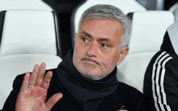 穆里尼奥：今天我们替补席上都是小孩