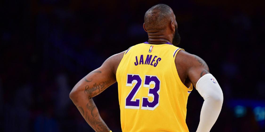 詹姆斯被队友拉拉维亚歌颂！还被前队友塔克歌颂！