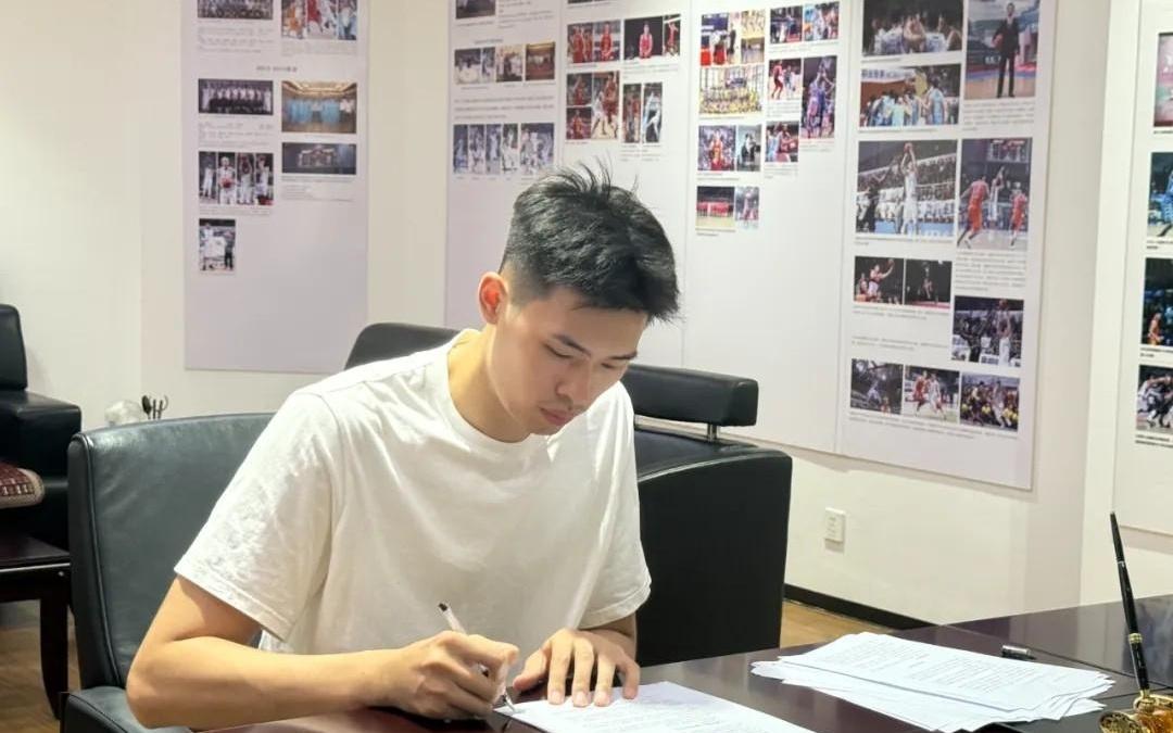 官方:福建男篮与球员邹阳完成续约