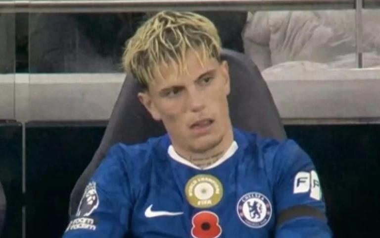 表现不佳！切尔西球迷怒喊：把加纳乔送回曼联！