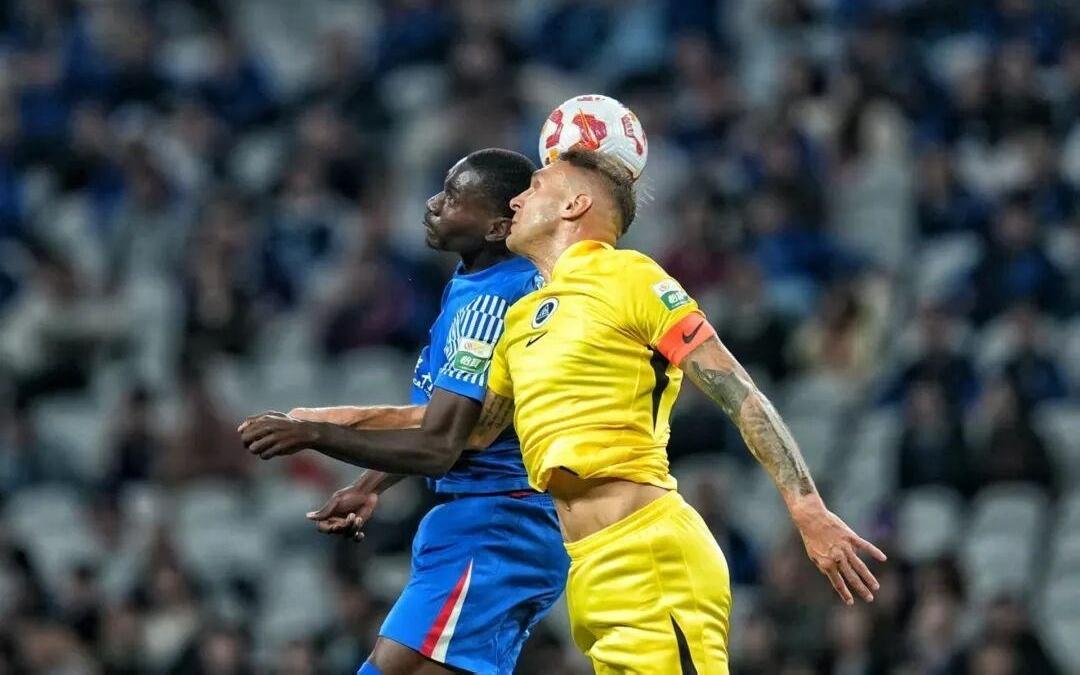 中超第29轮，上海申花10战胜深圳新鹏