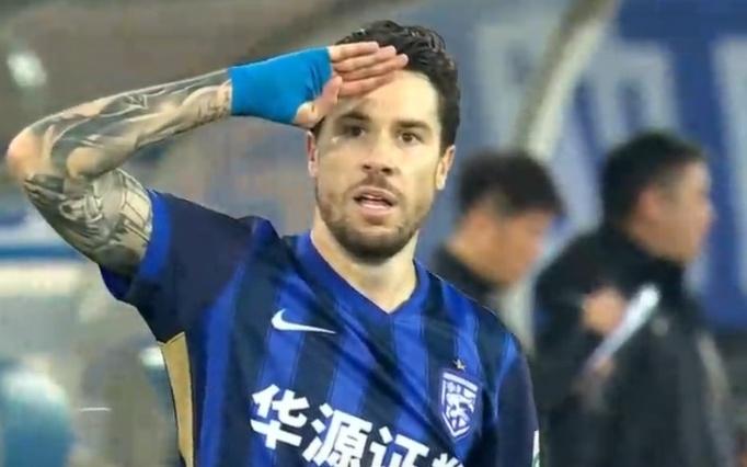 武汉三镇6分钟两球！阿利米李昂遭戏