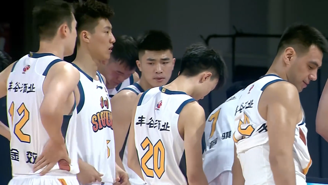 CBA疯狂一夜！杨瀚森母队破17年魔咒，最新排名大乱：仅剩2队全胜