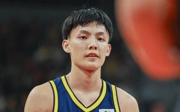 广东9899北控遭4坏消息！萨林杰态度下滑，2将不稳，徐杰迷失！