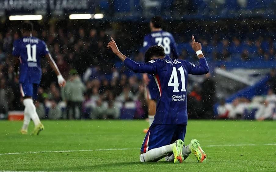 点射破门+8次射门，埃斯特旺当选切尔西本轮欧冠队内最佳球员