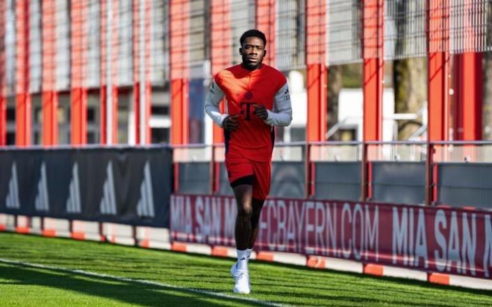 拜仁官方：阿方索戴维斯开始跑步训练