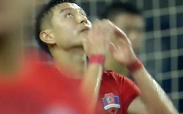 中超惊现超级乌龙！王嘉楠送点+乌龙，媒体人：这球惊掉下巴