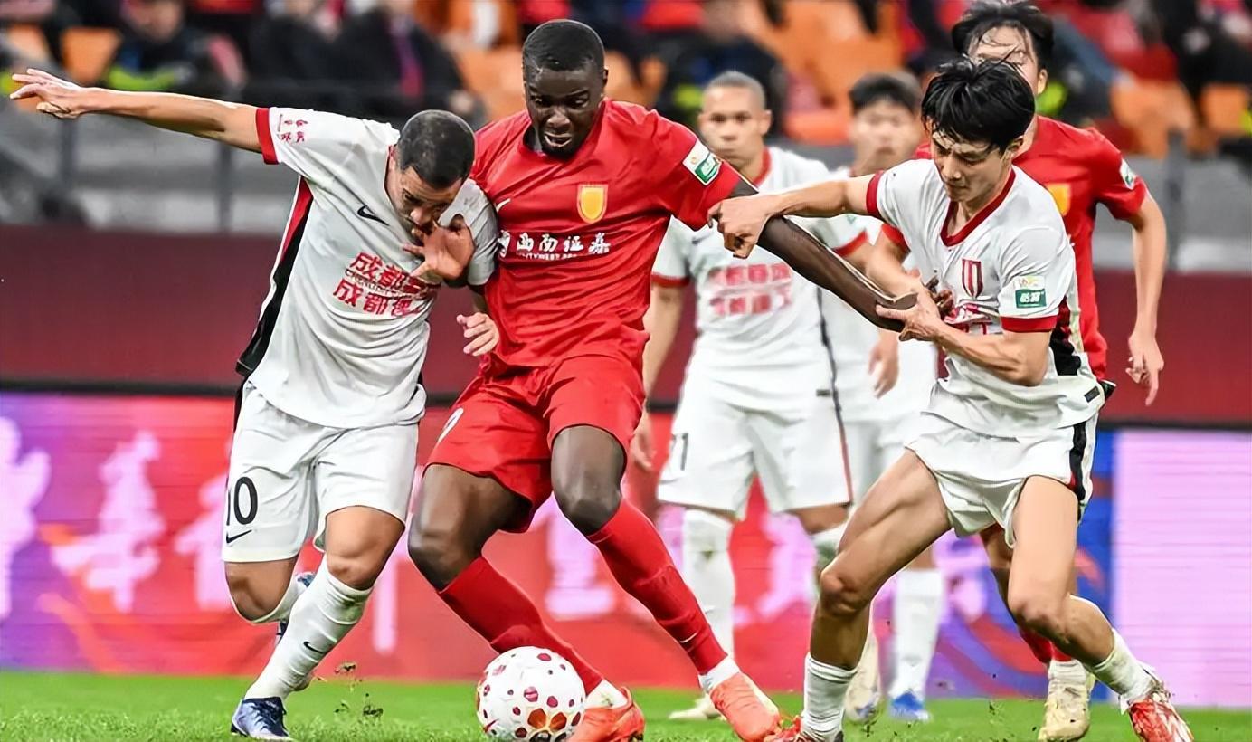 随着蓉城33重庆，山东04惨败，中超最新