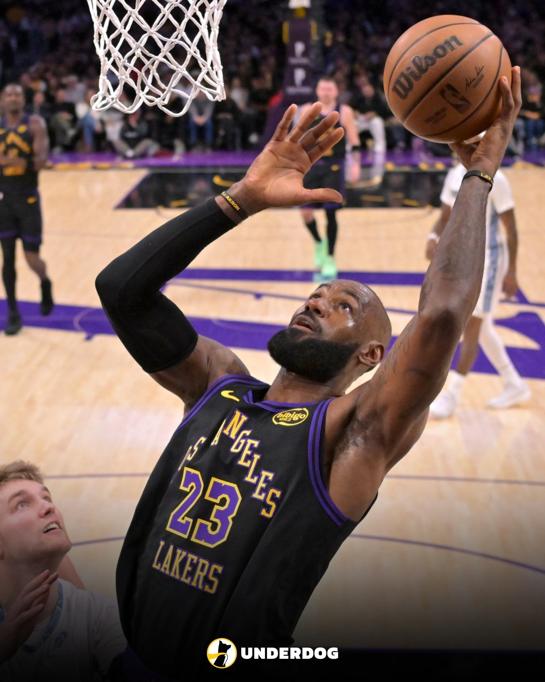 领袖！18投31分、带队赢球后，詹姆斯把功劳让给各种队友！