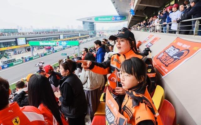 “妈妈是我们心中的超人！”F1决赛日20余位城市骑士受邀观赛