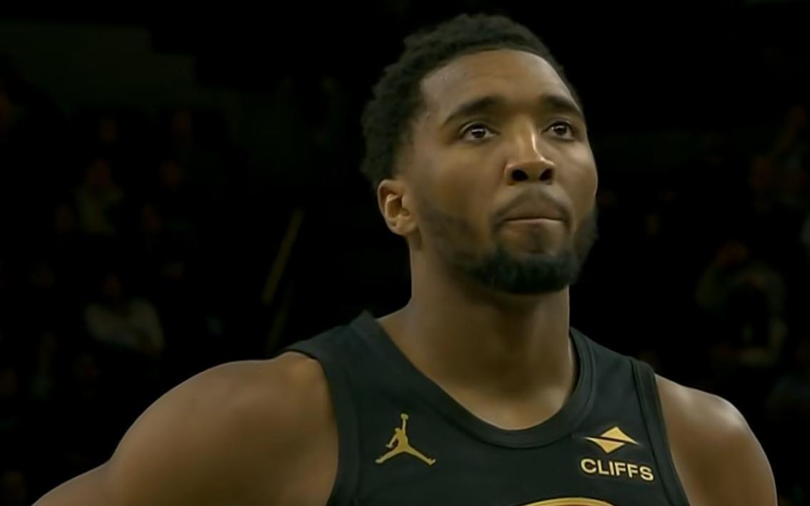 爱德华兹半场11分，离第三年轻万分先生仅差12分！骑士队4分领先