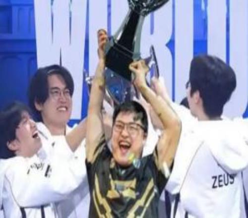 爆了！Uzi：决赛偷奖杯我都不用偷包有我举杯的那一幕