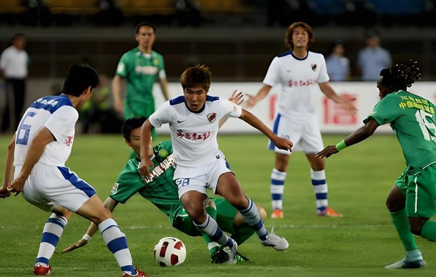 他是前深足队长，退役后开火锅店，如今