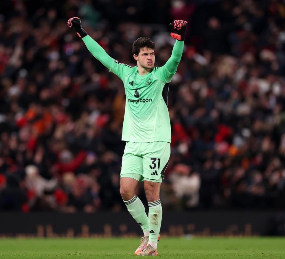 持续闪耀！2100万欧新门神撑起曼联半