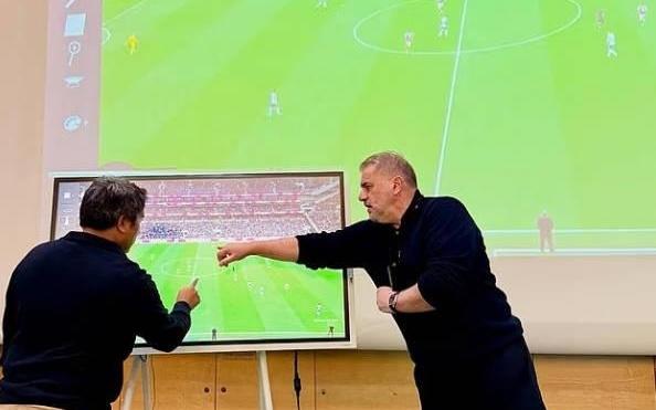 邮报：澳波在挪威一大学开展战术研讨