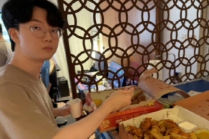 BLG发布选手动态：掉落一个训练室角落里努力干饭的AD