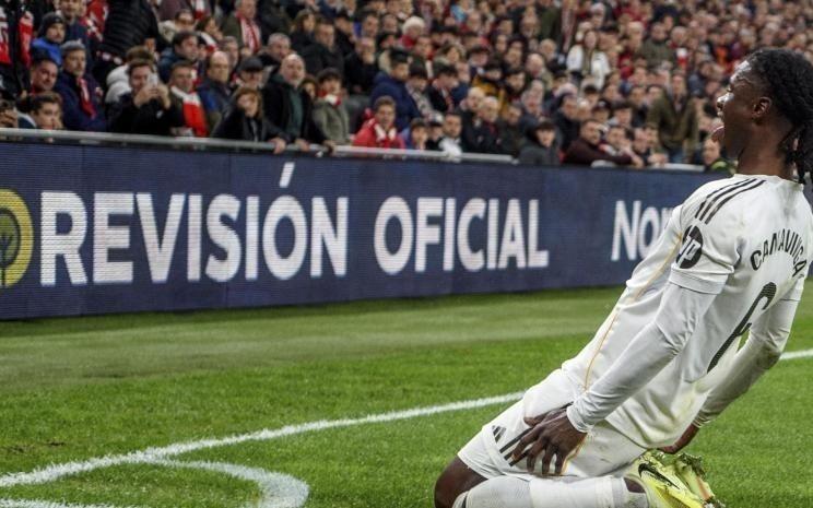 阿斯：由于巴尔韦德要踢右后卫，卡马文加将回到首发中场位置