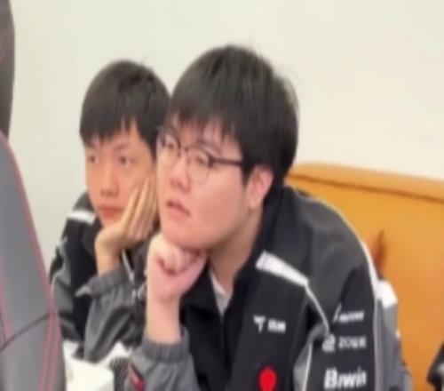 大战开始！TES发布对战GEN赛前视频：全力以赴，比赛加油！