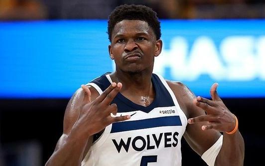 那个试训时偷懒的少年如今正用最年轻三分纪录叫板库里