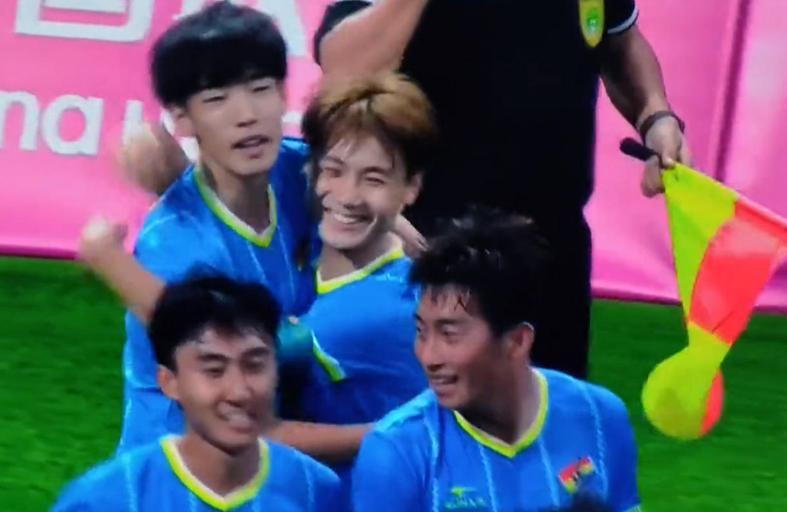 朱鹏宇鹤立鸡群！辽足糙得吓人英博4老合同到期买断主任得砸钱