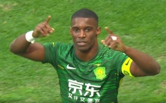 上演大四喜斩获金靴，法比奥当选中超