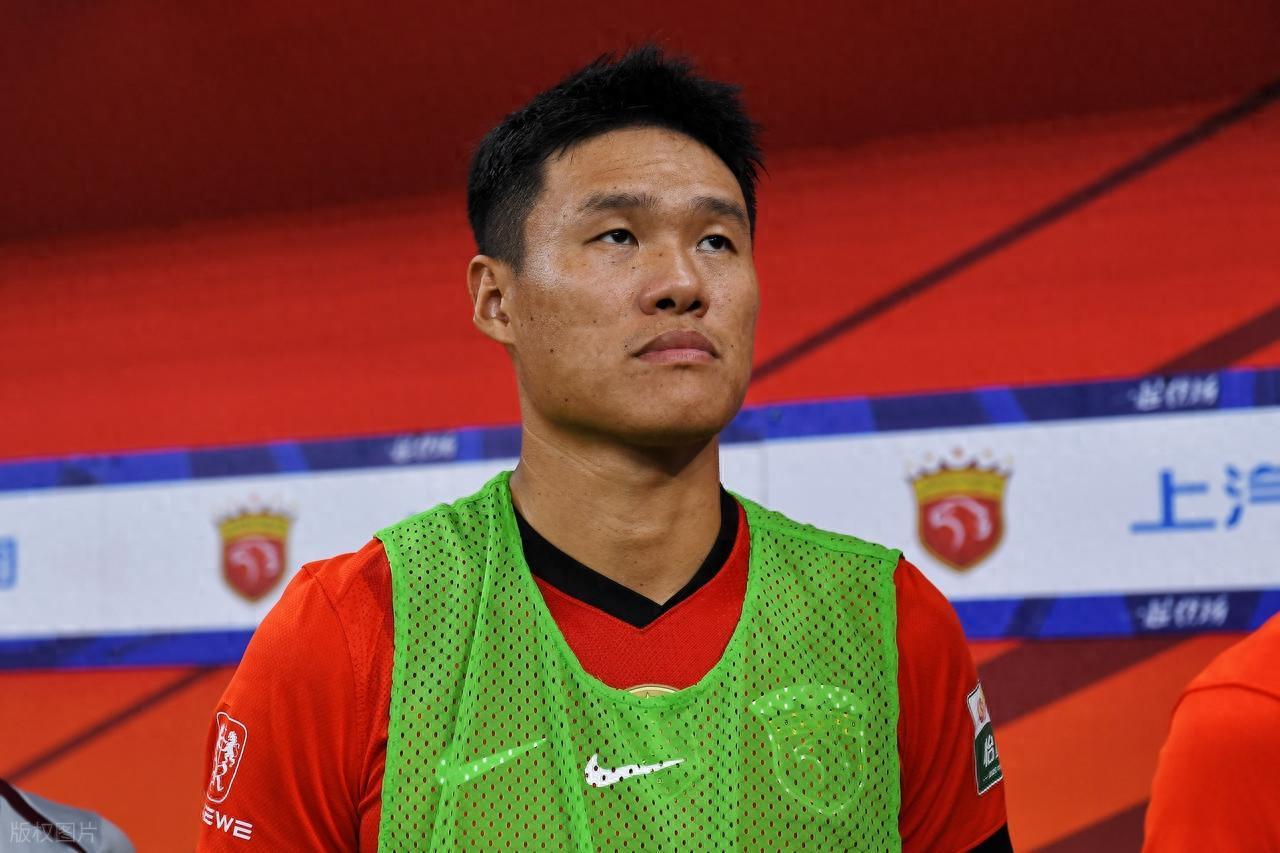 意外！他刚在上港夺冠，就连夜宣布离队