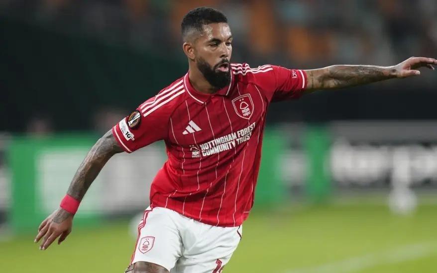 记者：切尔西也对道格拉斯路易斯感兴