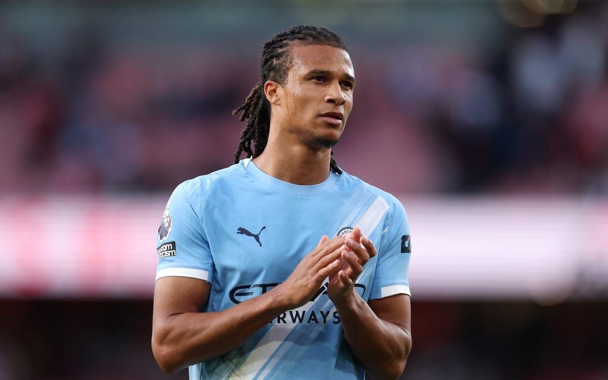 队报：摩纳哥尝试过想签阿克，但接触过