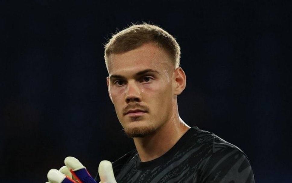 跟队记者：约恩森收到了欧冠级俱乐部