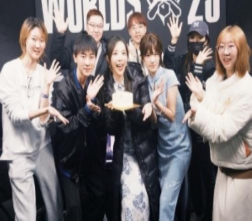 余霜分享生活与工作照：是拥有很多很多爱的一天！！