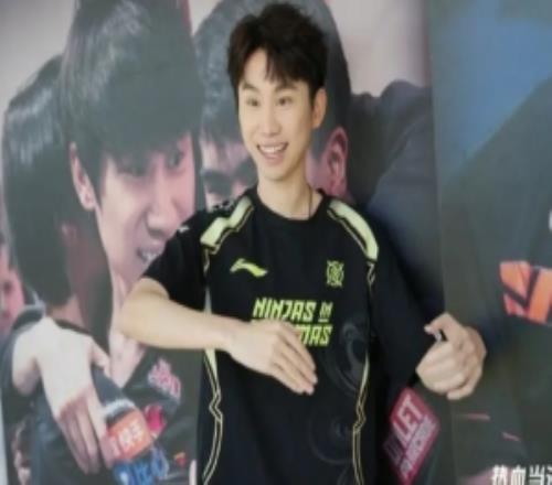 Doinb为瓦选手Boaster加油：去赢下决赛吧，展现给全世界看