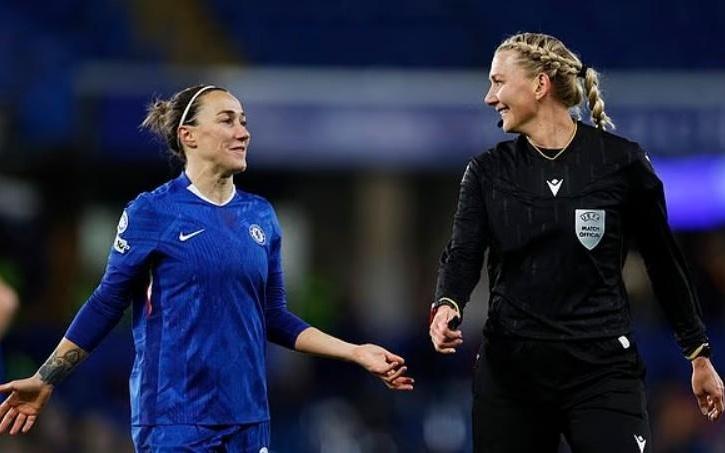 邮报：女足欧冠切尔西vs巴萨因停电被