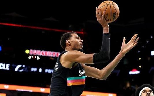 文班：期待打尼克斯赢回来我们欠自己一场胜利