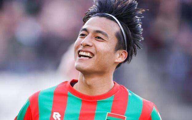 外媒：切尔西、多特等多队对日本22岁