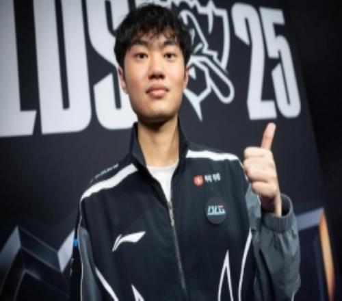 B站博主抽风的飞机：全靠彬大哥手大哥啊打个巴西队跟打决赛一样