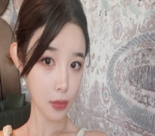 糖小幽分享照片：好美一餐厅吃到最后所有厨师出来找Doinb要合影